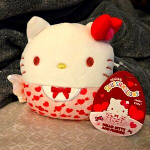 🆕️Hello Kitty Valentine Squishmallow!